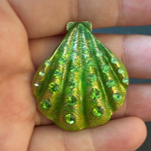 ANTHROPOLOGIE Shell 🐚 Brooch - Picture 1 of 3